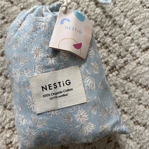 Nestig nwt pack of two mini crib sheets